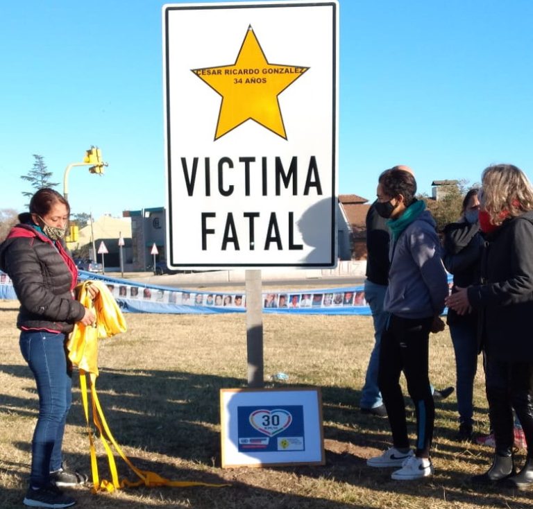 Estrellas amarillas en los tres barrios porteños  homenajes a víctimas fatales