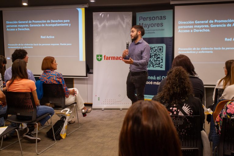 Farmacity se incorpora a la Red Activa, para acompañar a personas mayores vulnerables