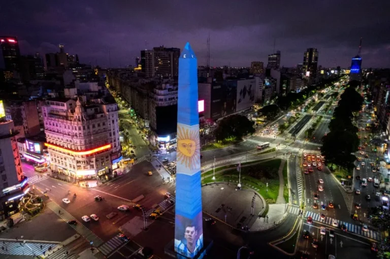 El “otro” obelisco: réplica, memoria y escala en el paisaje urbano porteño