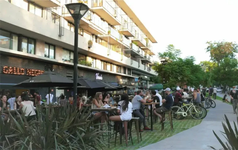 Generación, consumo y vivienda: cómo el ingreso de treintañeros está redefiniendo a Villa Urquiza